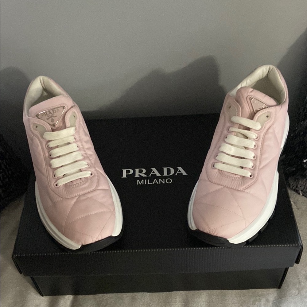 NWT PRADA
Piuma Runner Quilted Nylon Sneakers 39